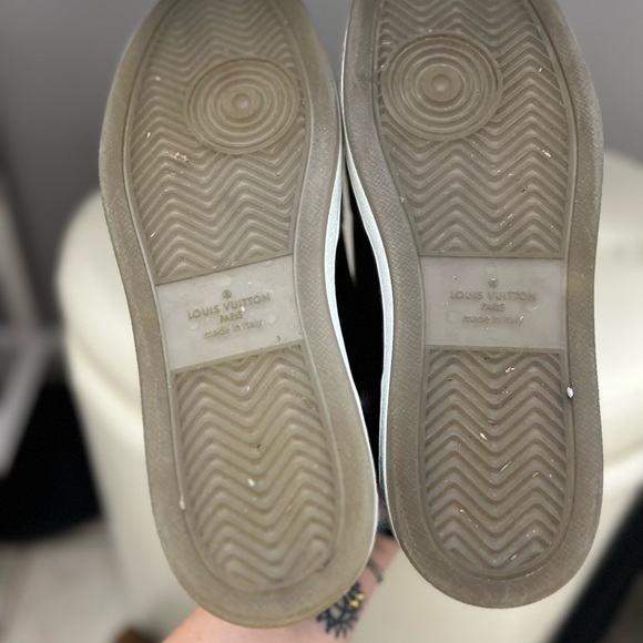 Men’s Louis Vuitton sneakers - Picture 7 of 8